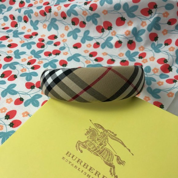 Burberry hair accessories - Picture 2 of 3